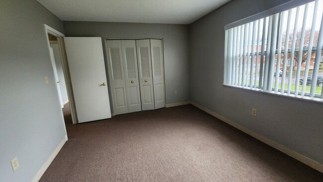 Building Photo - 102 North Point Dr