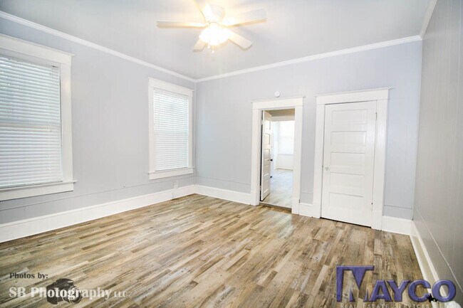 Building Photo - 448-448 Robinson Pl