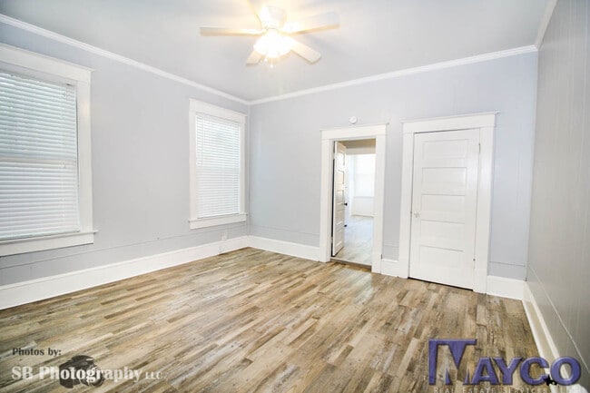 Building Photo - 448 Robinson Pl