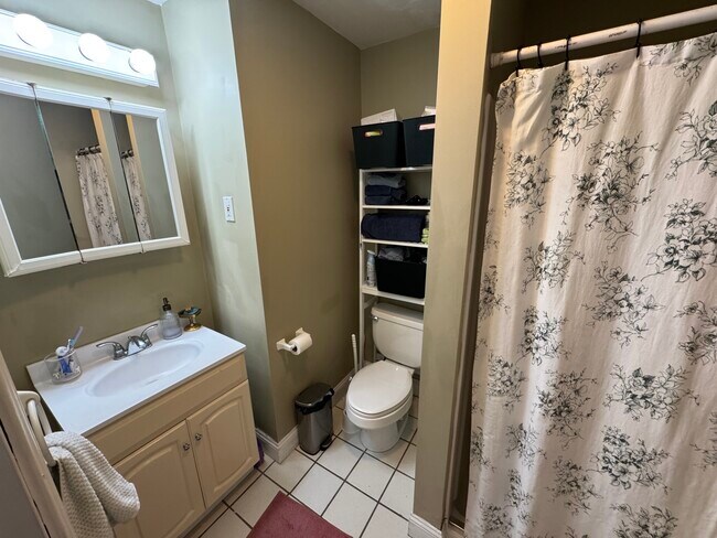 Building Photo - 735 Somerville Ave