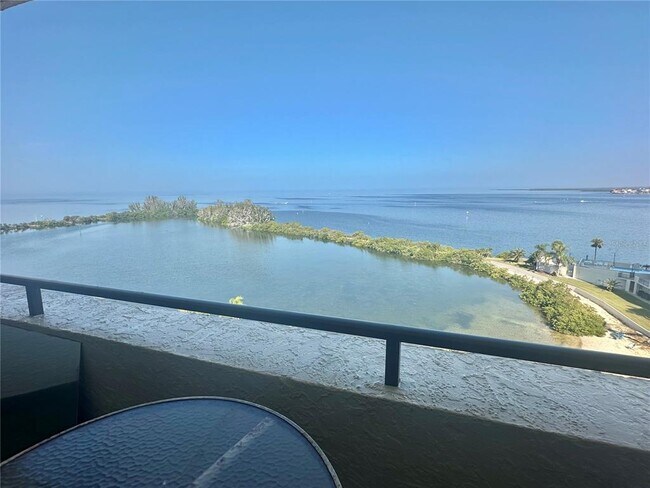 Building Photo - 6009 Sea Ranch Dr