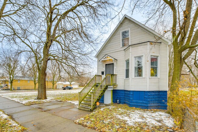 Building Photo - 5205 S May St