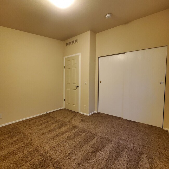 Building Photo - Pet Friendly 4 bedroom 2 bath home w/ 2 car garage