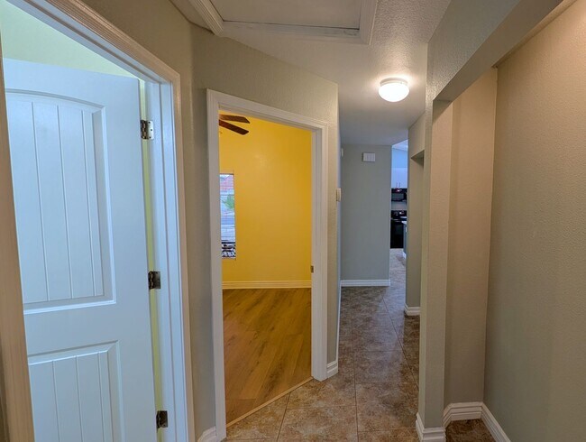 Building Photo - 2 Bedroom Home at The Springs Near E. Chandler Blvd. and S. Cooper Rd