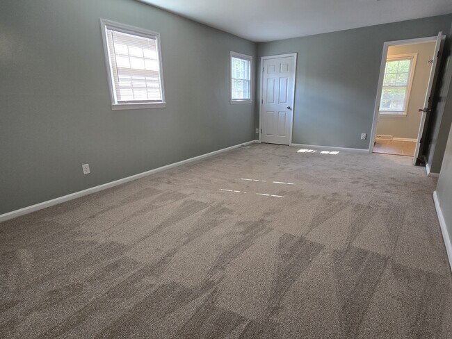 Building Photo - 3703 Hickory Hill Dr