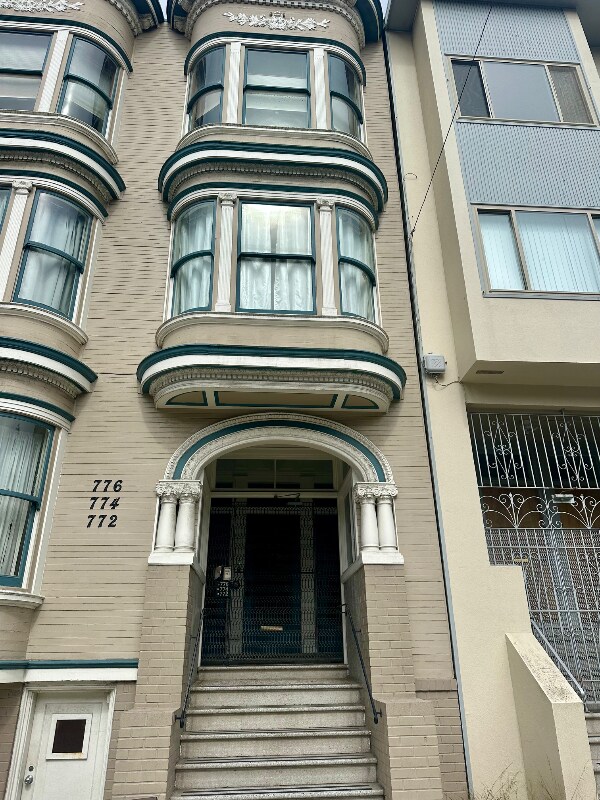 Building Photo - 774 7th Ave