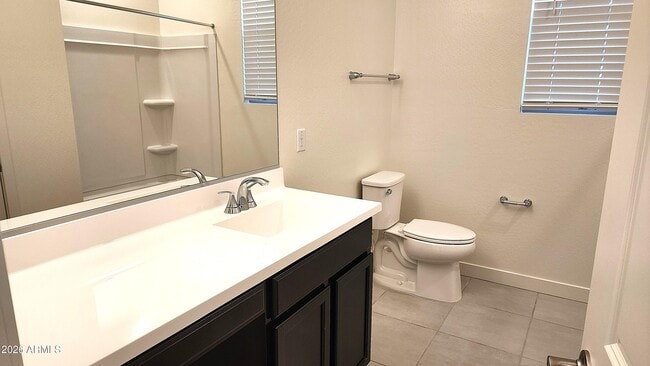 Building Photo - 2934 E Augusta Ave