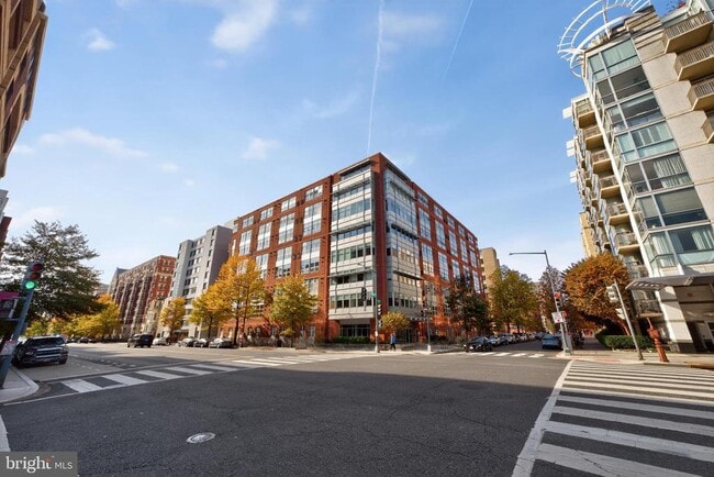 Building Photo - 1300 N St NW