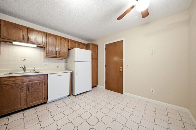 Building Photo - 379 Huse Rd