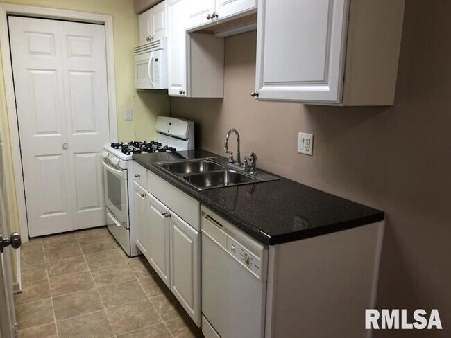 Building Photo - 1326 E 38th St