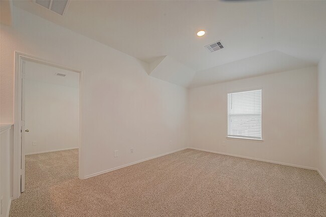 Building Photo - 5630 Avalon Woods Dr