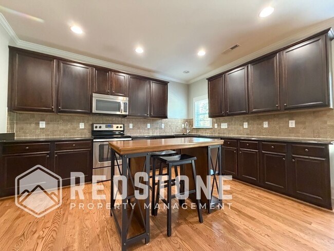 Building Photo - 1823 Buxton Way