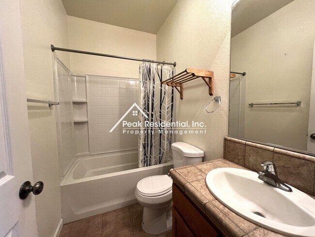 Building Photo - Spacious 4bd/3ba Elk Grove Home!