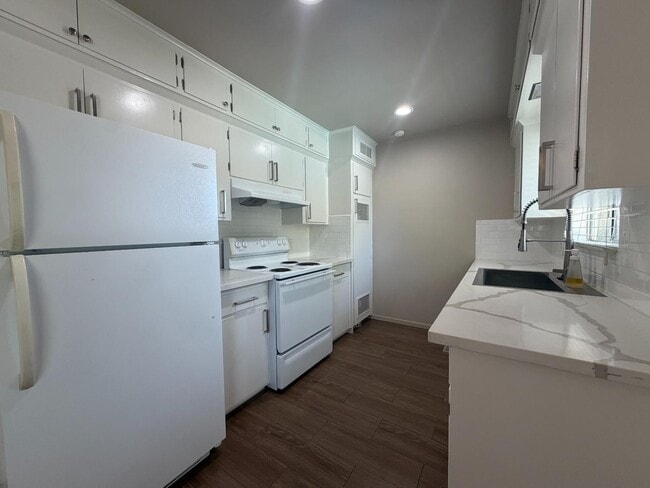 Building Photo - 1538 E Austin Way