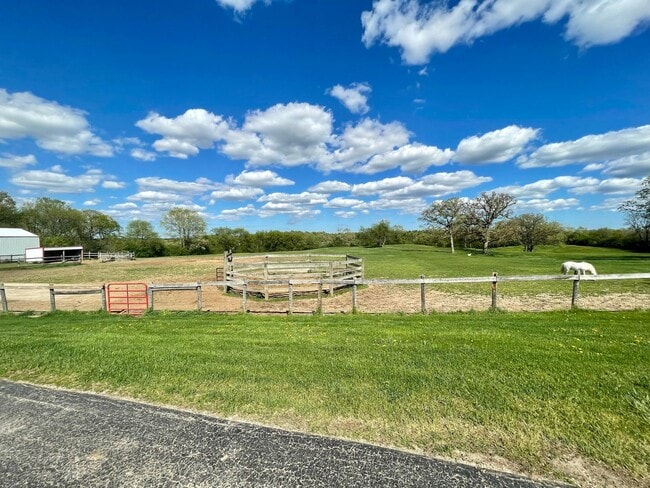 Building Photo - Adorable Studio on Working Farm