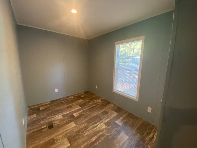 Building Photo - 3212 Plateau Dr