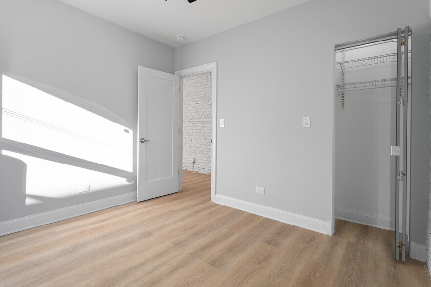 Building Photo - 1631 W Chase Ave