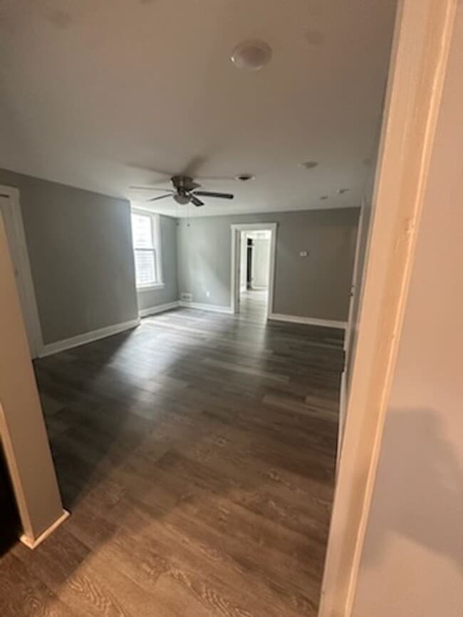 Building Photo - Newly updated 2 bedroom 1 bath apartment for rent