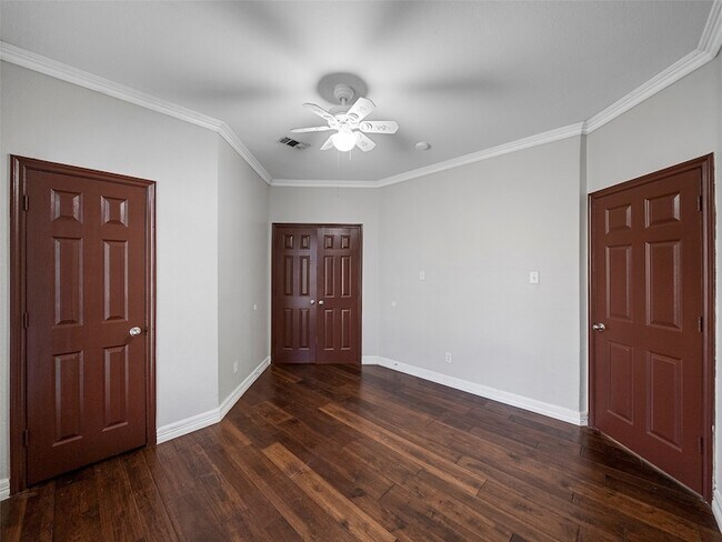 Building Photo - 9943 Red Cedar Dr