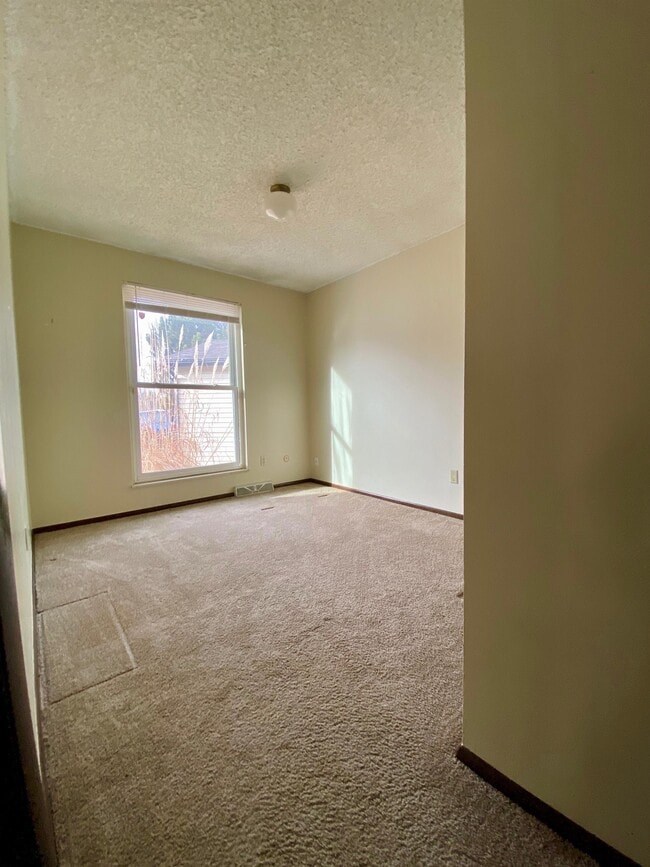 Building Photo - 10860 Utica Ct