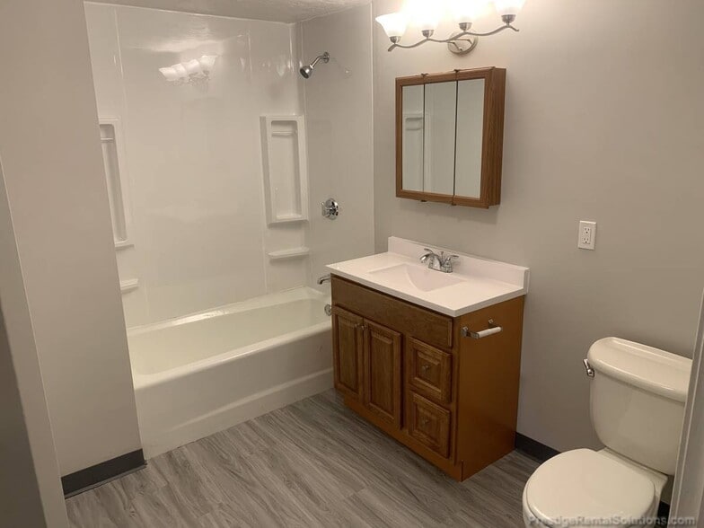 Building Photo - 21 Willow St