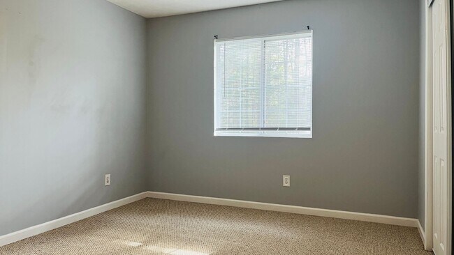 Building Photo - Charming Cottage Style 4 bedroom, 2 bathroom home in Lagrange! Must See!