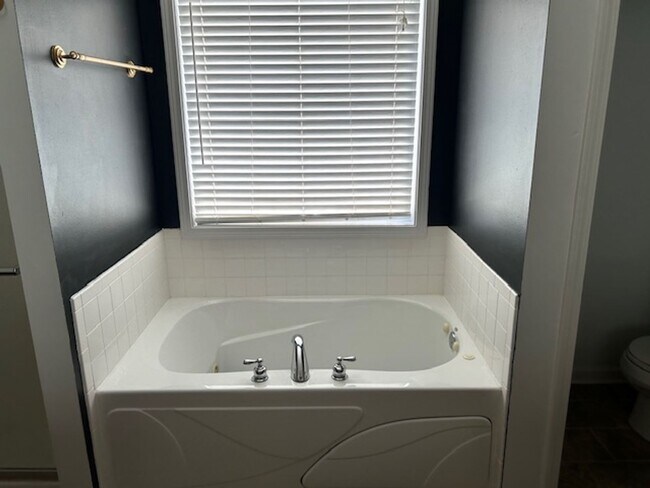 Building Photo - 3304 Heatherwood Trace