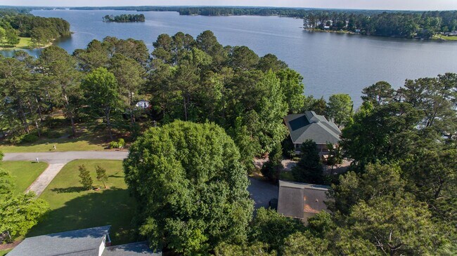 Building Photo - Rare opportunity to rent on LAKE MURRAY!