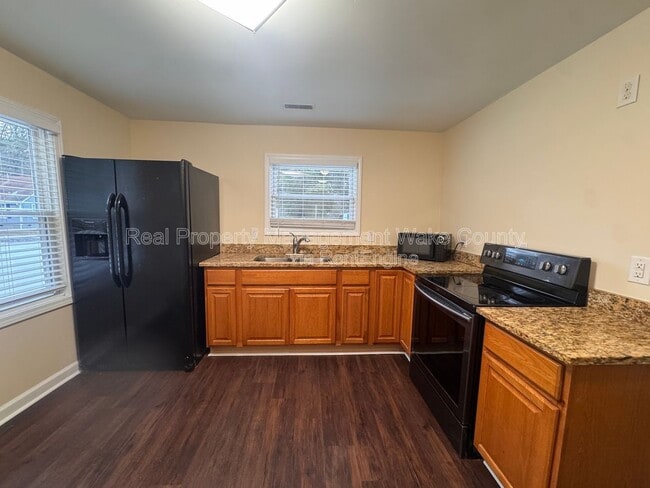 Building Photo - 1505 Axum Rd