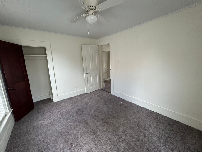 Building Photo - Single Family Home with Spacious Back Yard