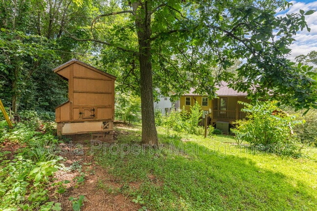 Building Photo - 10 Wellspring Ln