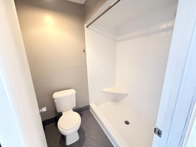 Building Photo - 1325 Longfellow Dr