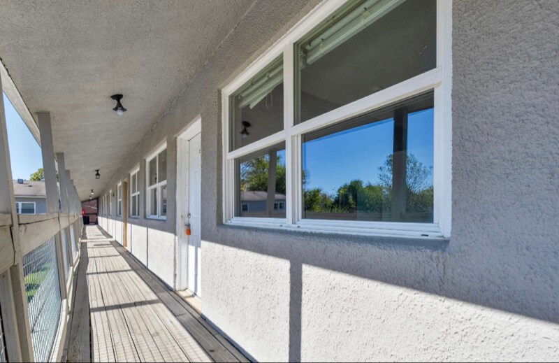 Building Photo - 474 1/2 E Norwich Ave