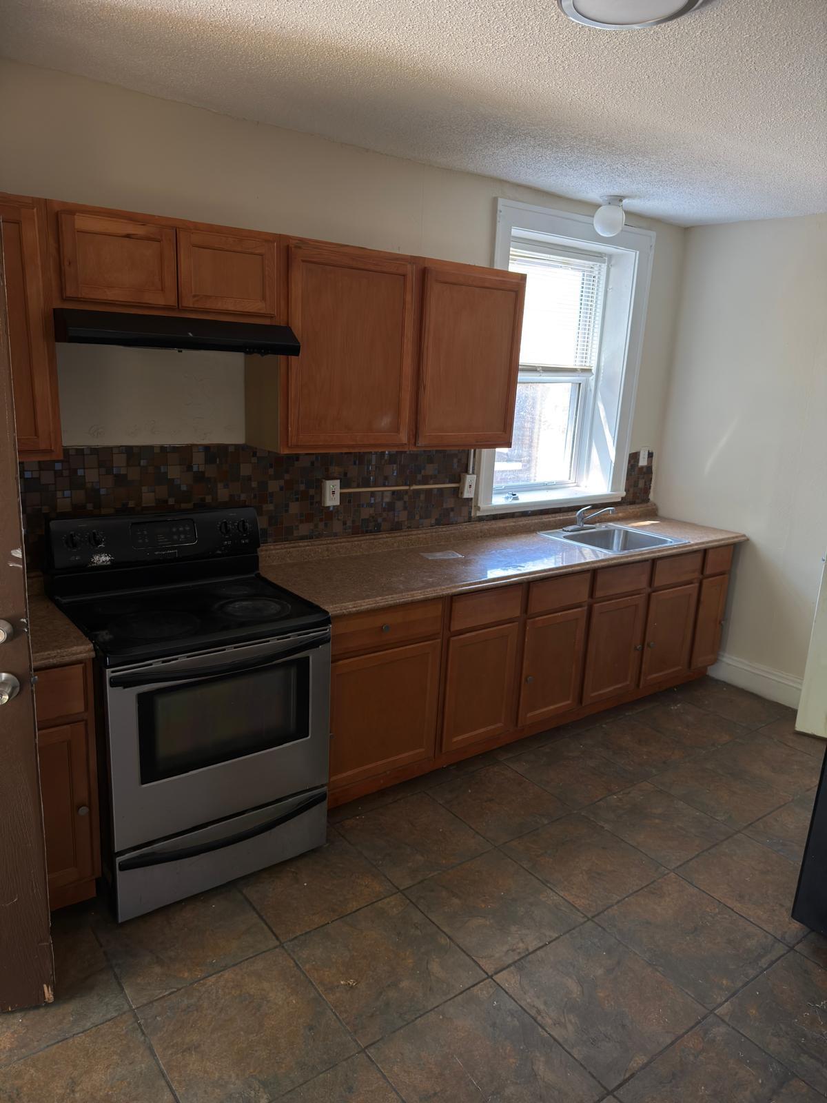 Building Photo - 3422 Pine Grove Ave