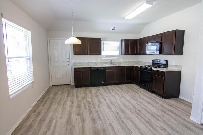 Building Photo - 206 Elk Run Ln