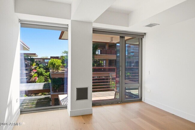 Building Photo - 7131 E Rancho Vista Dr