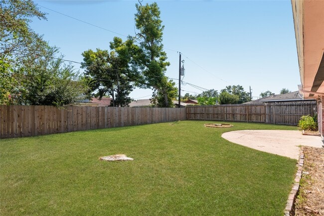 Building Photo - 5607 Viking Dr