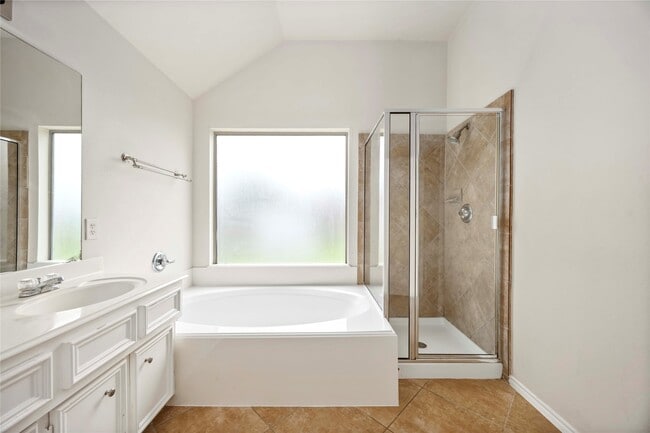 Building Photo - 2019 Shore Breeze Dr