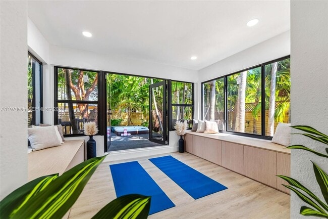 Building Photo - 751 NE 80th St