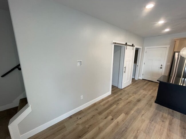 Building Photo - Modern Mountain Rtreat for Rent - Just Min...