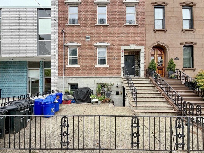Building Photo - 418 Hudson St