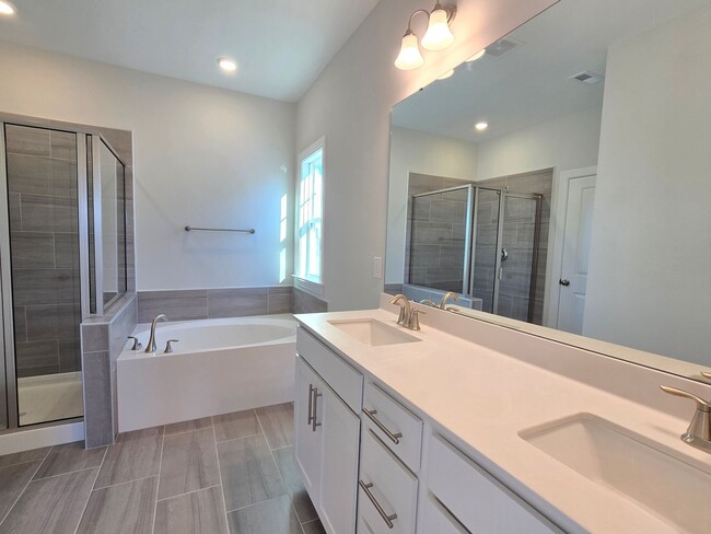 Building Photo - Brand New 4 Bedroom 3 Bathroom Single Fami...