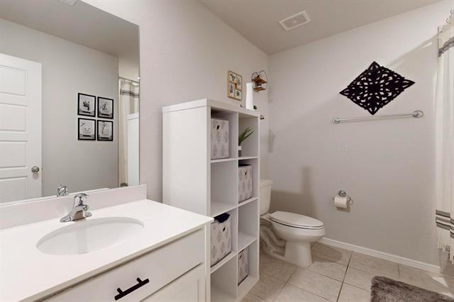 Building Photo - 512 Bronze Forest Dr