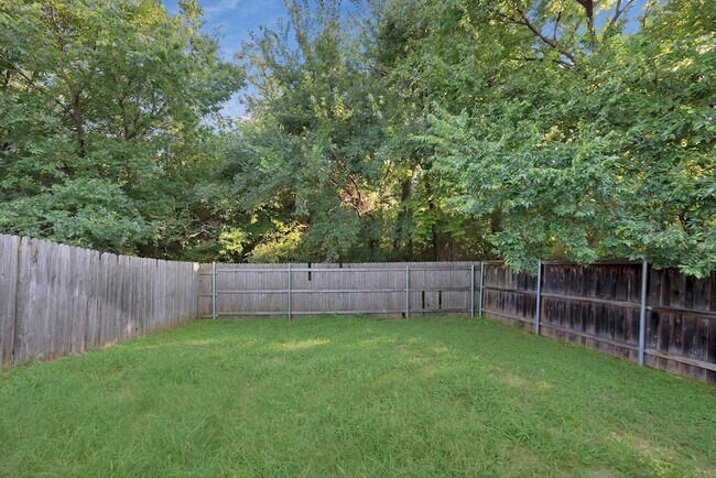 Building Photo - 1427 Piedmont Dr