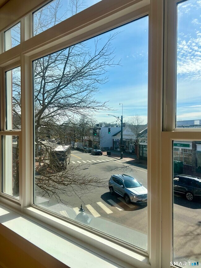 Building Photo - 88 Main St