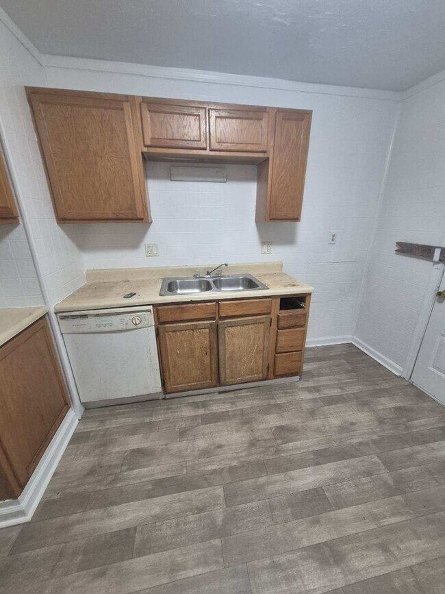 Building Photo - COZY CUTE & FRESHLY RENEWED 3 B.R. HOUSE!!