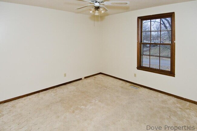 Building Photo - For Rent: 3BR, 2BA house