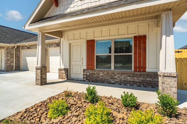 Building Photo - The Summit at Been Road Villas 3 Bed, 2.5 Bath