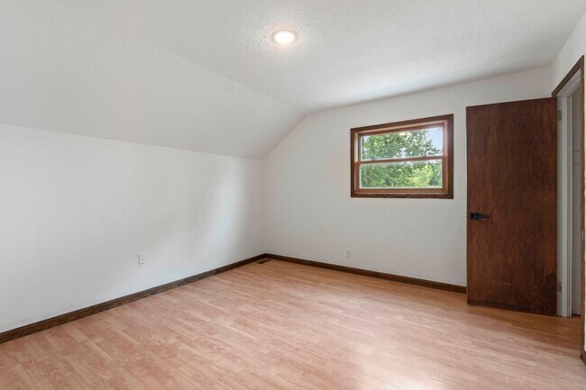 Building Photo - 2887 Hickory St