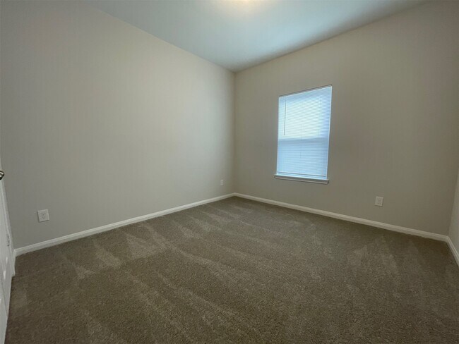 Building Photo - 1055 Rd 5736